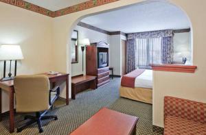 holiday inn express and suites forest by ihg