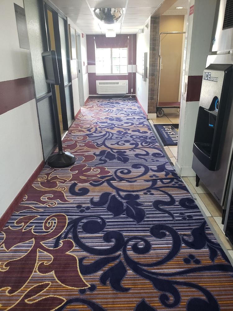 days inn by wyndham lake village