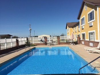 days inn by wyndham lake village