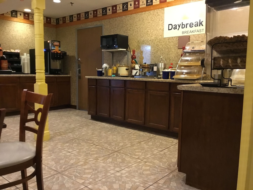 days inn by wyndham lake village