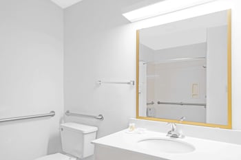 days inn by wyndham lake village