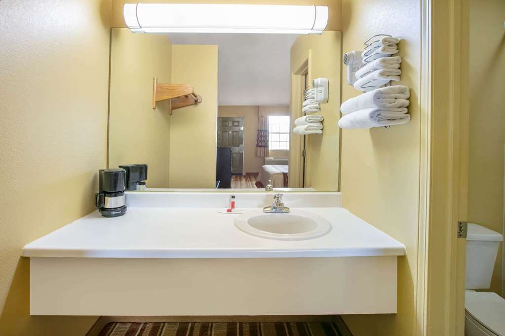 super 8 by wyndham big cabin vinita area