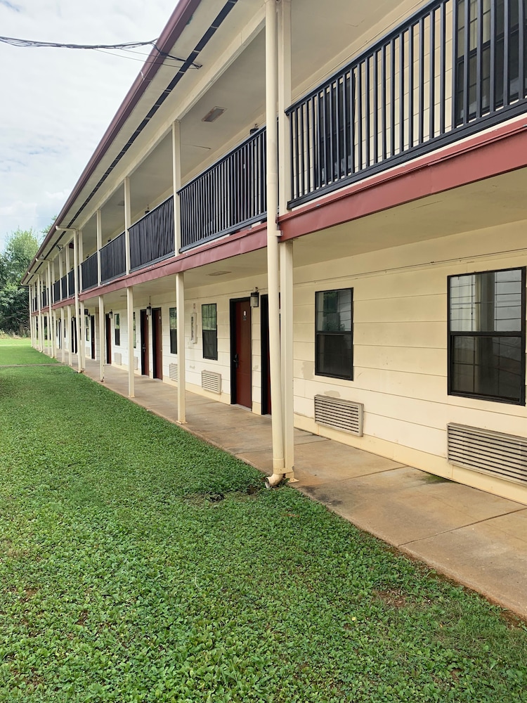 budget inn and suites