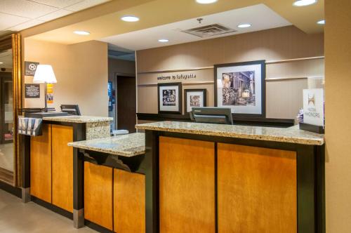 hampton inn lafayette i 10