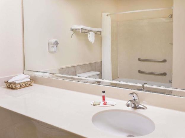 super 8 by wyndham duson lafayette west area