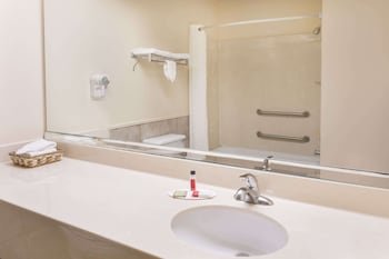 super 8 by wyndham duson lafayette west area