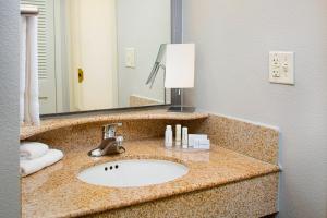 courtyard by marriott roanoke airport