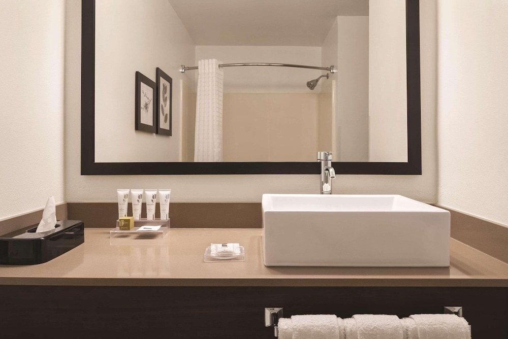 country inn and suites by radisson dubuque ia