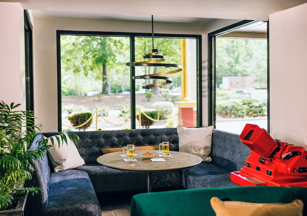 days inn and suites peachtree city