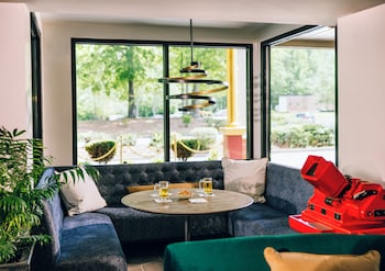 days inn and suites peachtree city