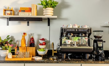 days inn and suites peachtree city