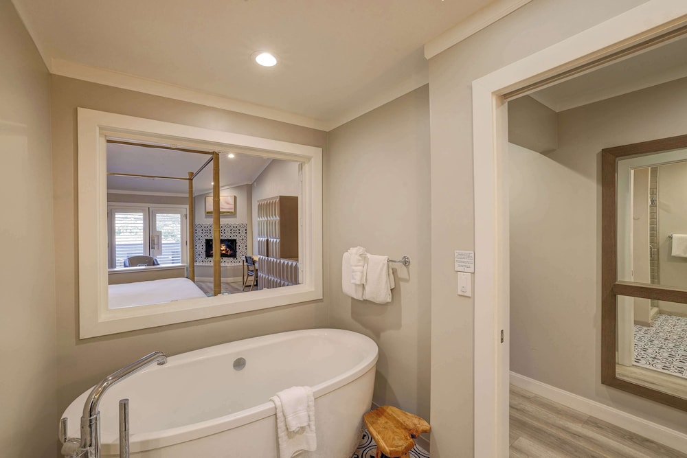 sonoma valley inn tapestry collection by hilton