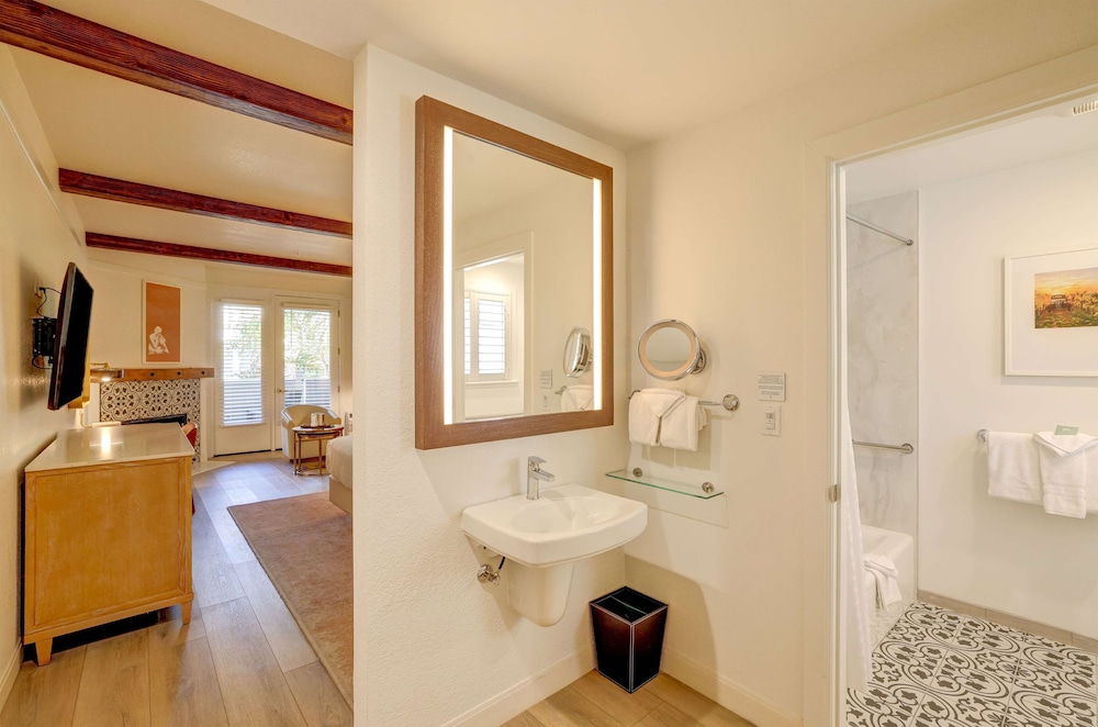 sonoma valley inn tapestry collection by hilton