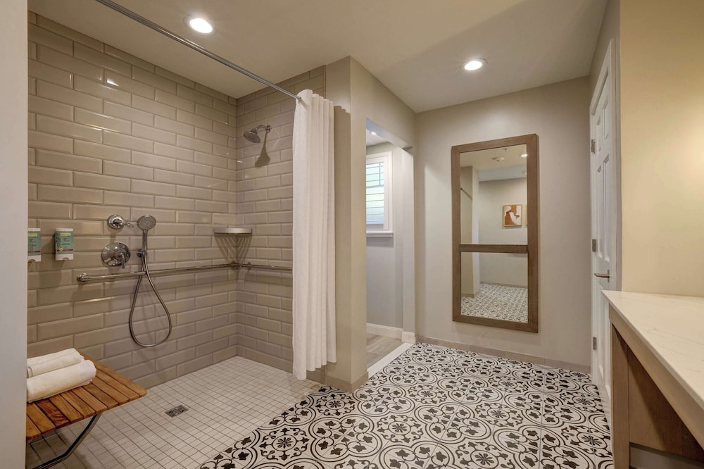 sonoma valley inn tapestry collection by hilton