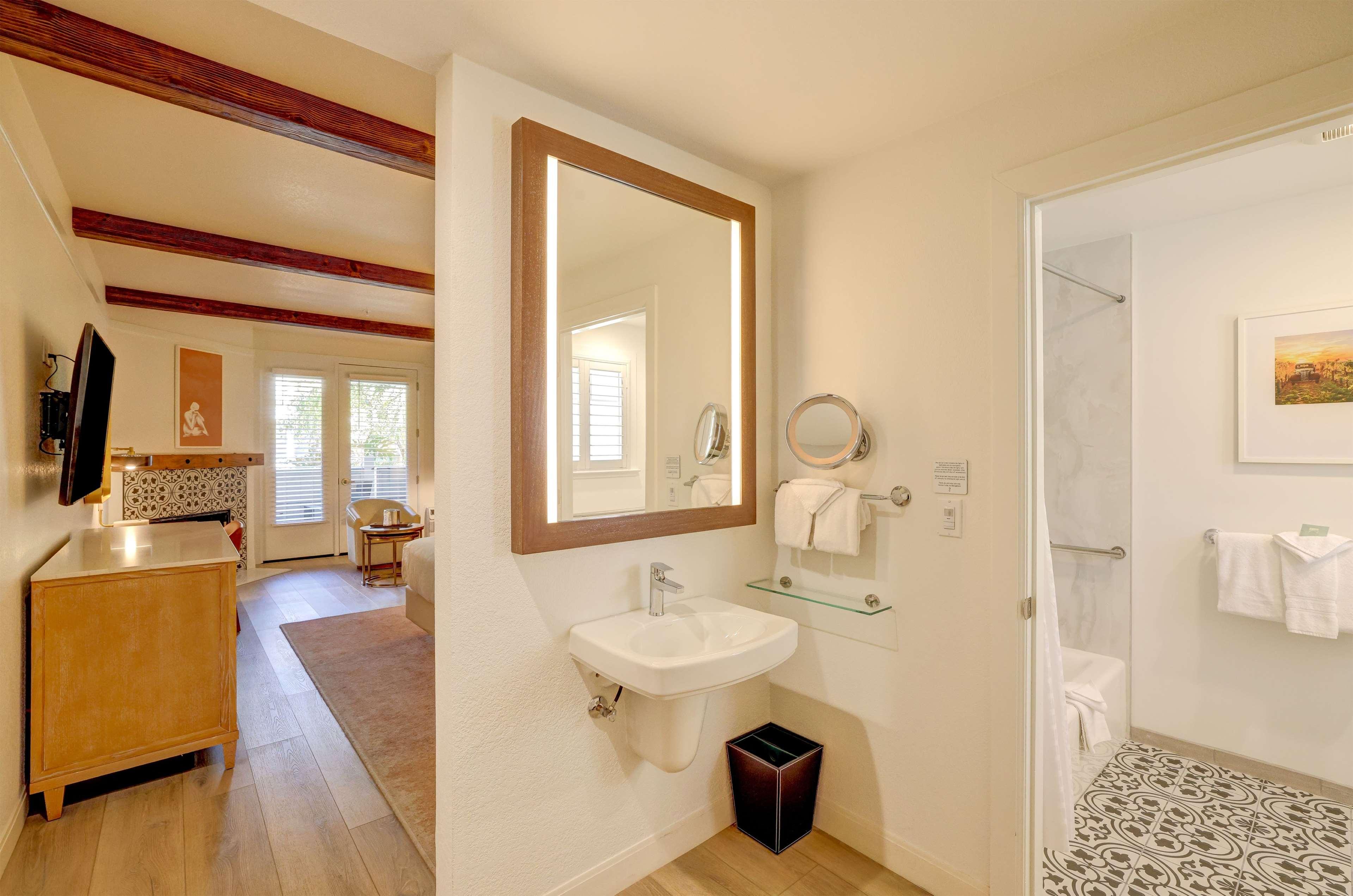 sonoma valley inn tapestry collection by hilton