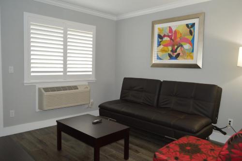 Fairview Inn And Suites,Near Pezzi King Winery,2 star