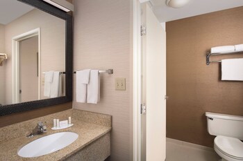 fairfield inn and suites by marriott albuquerque airport