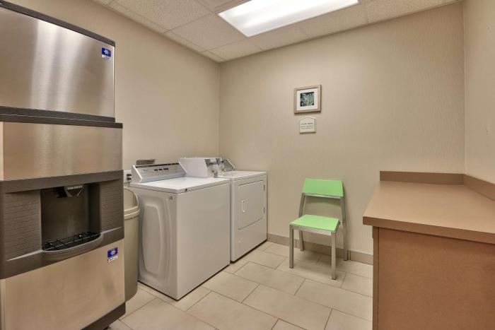 hilton garden inn albuquerque journal center