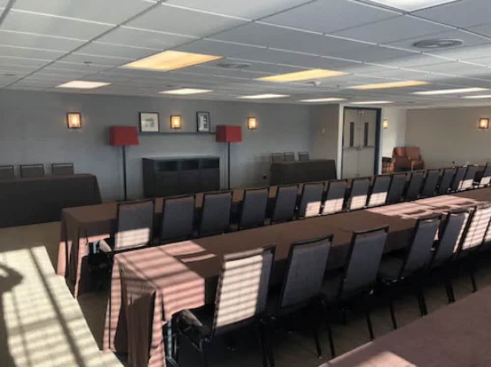 country inn and suites by radisson bismarck waterpark