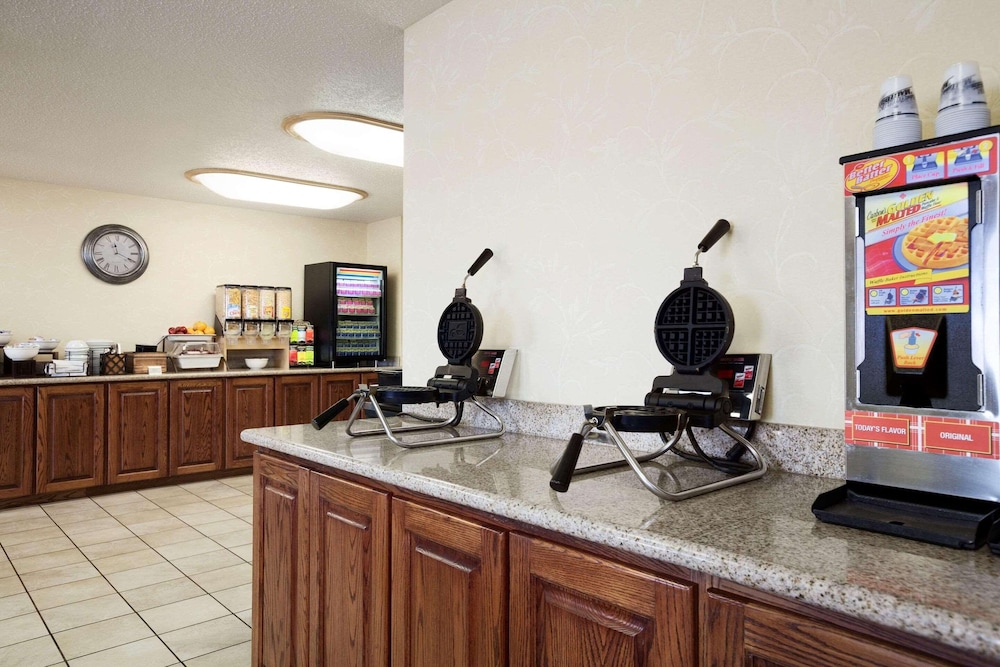 country inn and suites by radisson bismarck waterpark