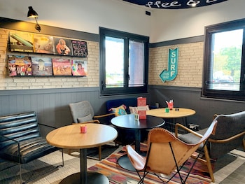 B&B Hotel Bordeaux Mrignac Aeroport 3 Etoiles,Bordeaux Airport>>Bordeaux,3 star