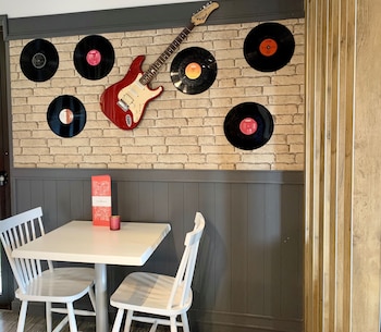 B&B Hotel Bordeaux Mrignac Aeroport 3 Etoiles,Bordeaux Airport>>Bordeaux,3 star