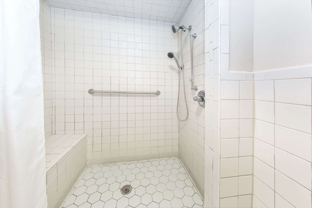 days inn by wyndham valdosta i 75