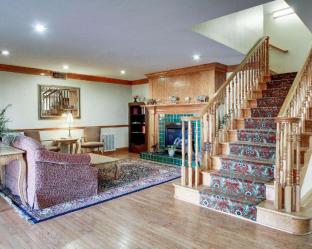 econo lodge and suites