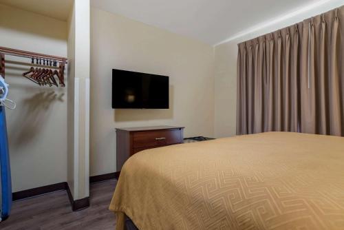 econo lodge and suites