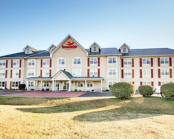 econo lodge and suites