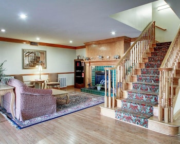 econo lodge and suites