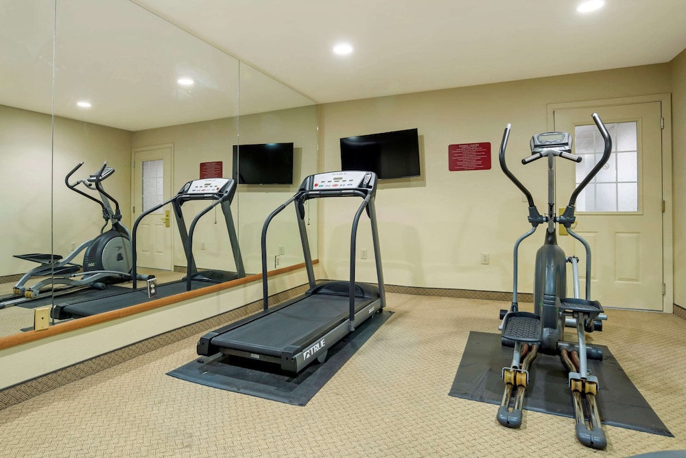 econo lodge and suites