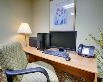 econo lodge and suites