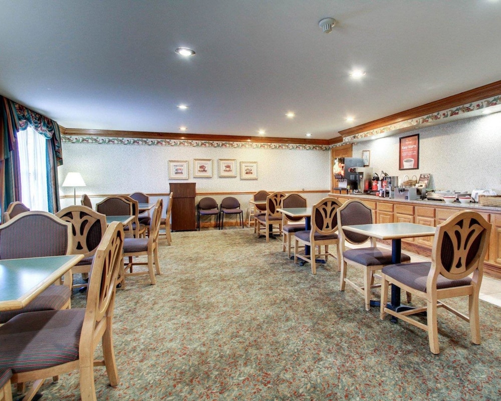 econo lodge and suites