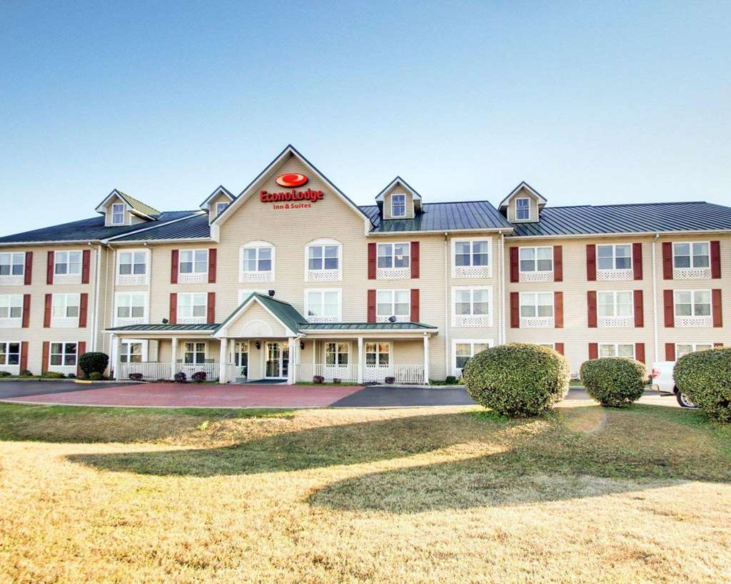 econo lodge and suites