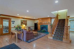 econo lodge and suites