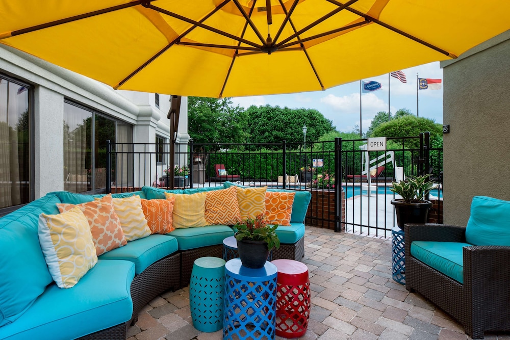 hampton inn winston salem hanes mall