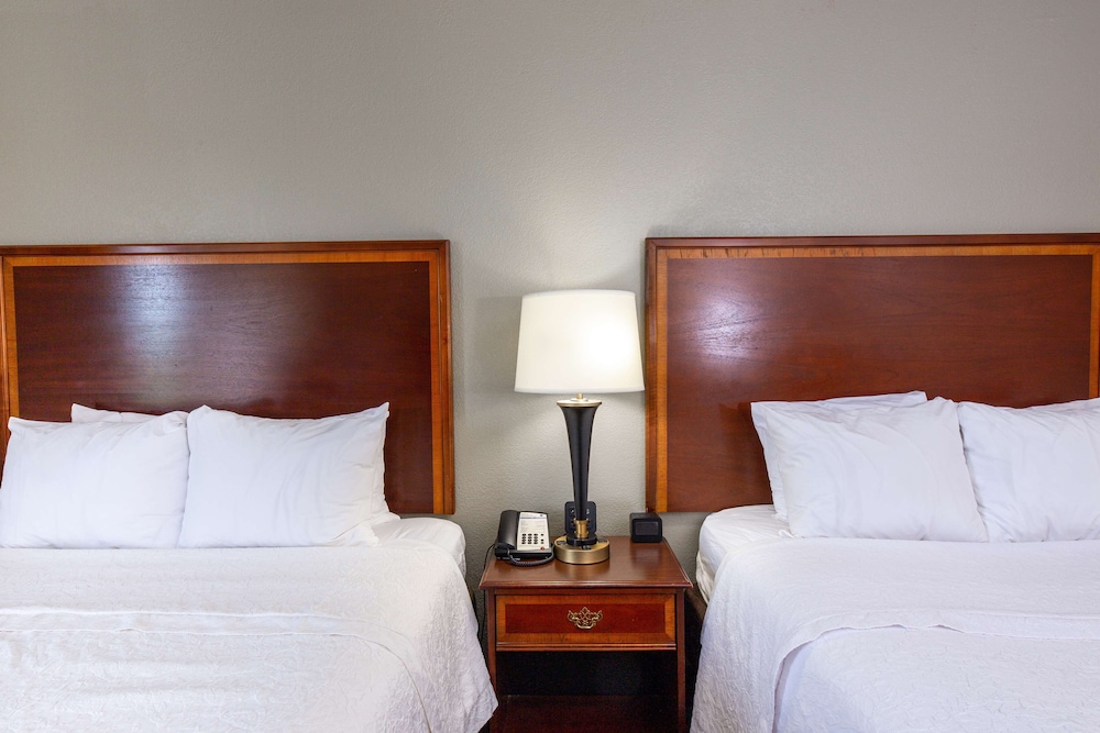 hampton inn winston salem hanes mall
