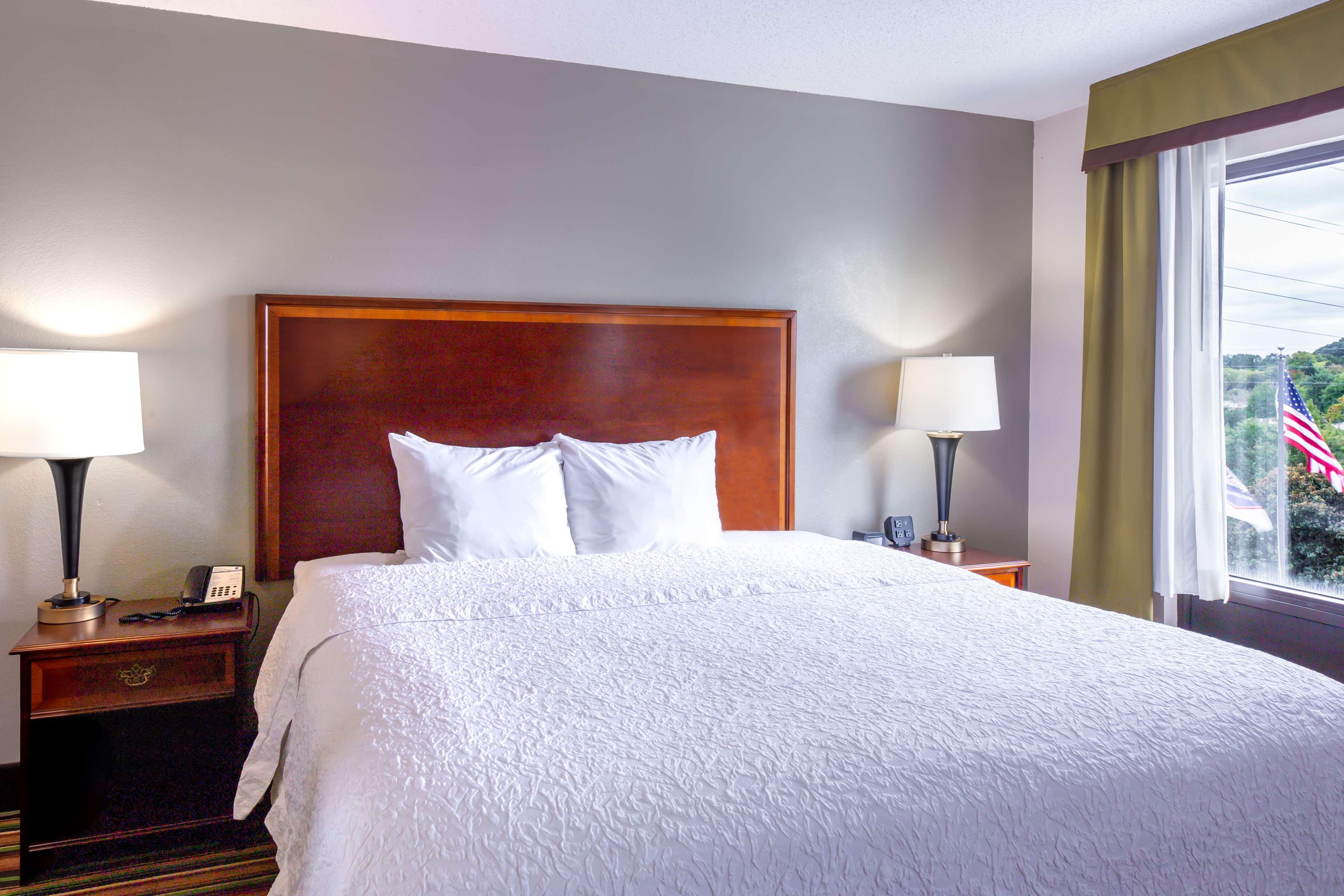 hampton inn winston salem hanes mall