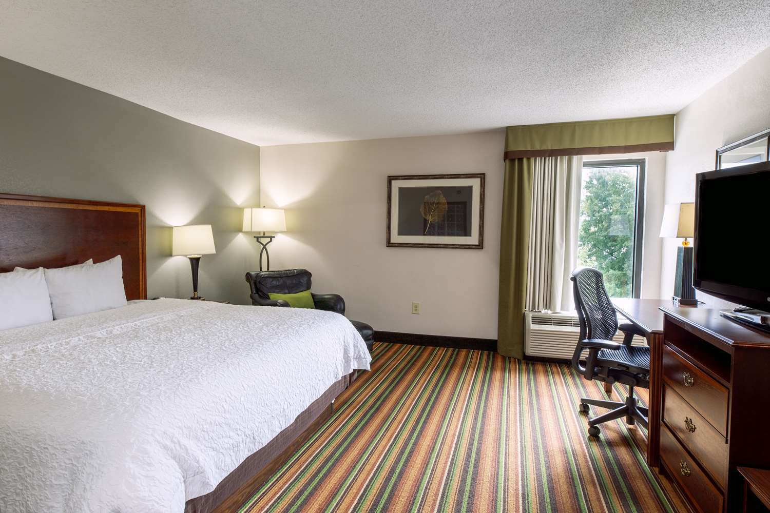 hampton inn winston salem hanes mall