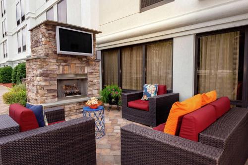 hampton inn winston salem hanes mall