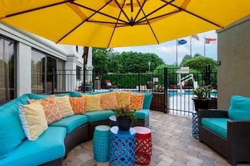 Hampton Inn Winston-Salem Hanes Mall,Old Salem>>Charlotte,3 star