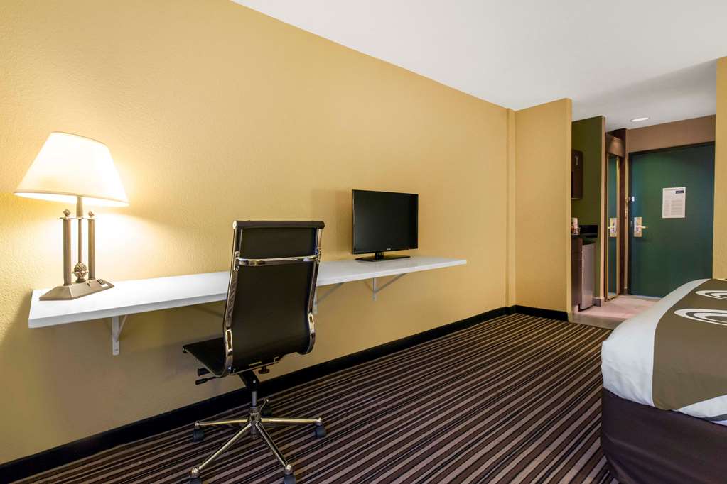 quality inn and suites columbia i 70