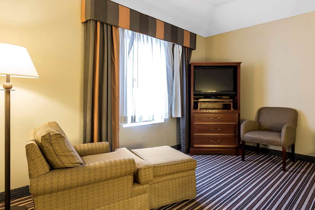 quality inn and suites columbia i 70