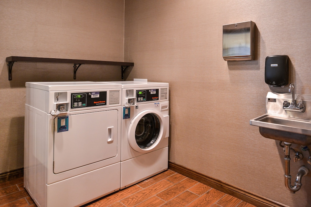 holiday inn express hotels and suites topeka west by ihg