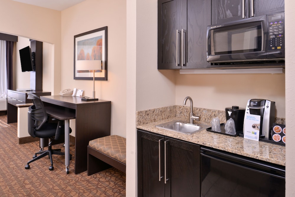 holiday inn express hotels and suites topeka west by ihg