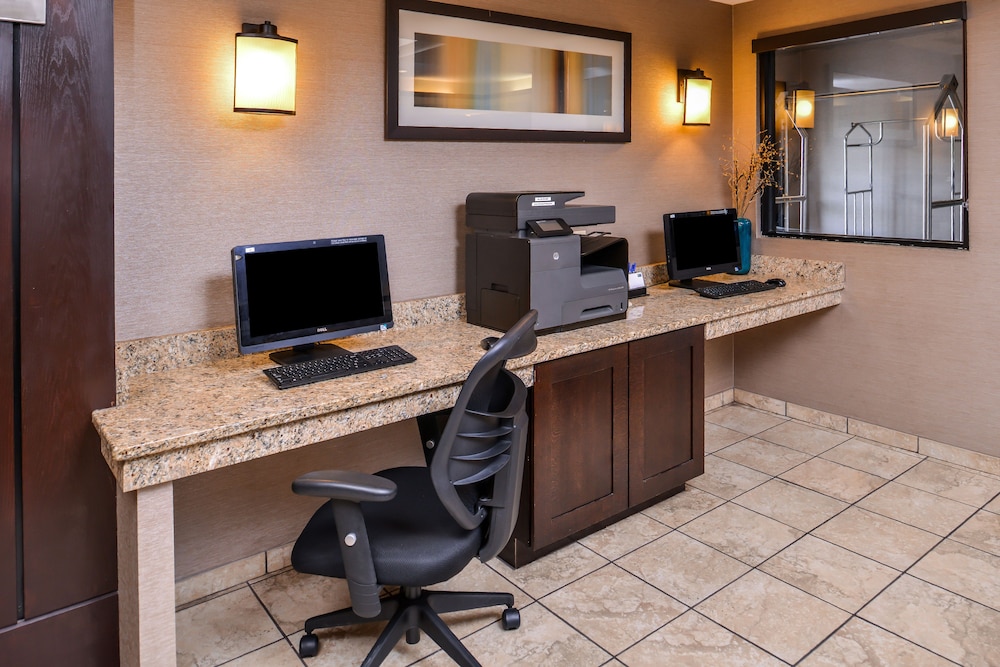 holiday inn express hotels and suites topeka west by ihg