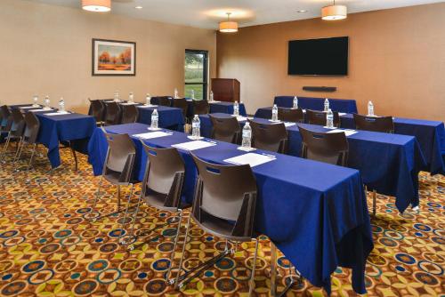 holiday inn express hotels and suites topeka west by ihg