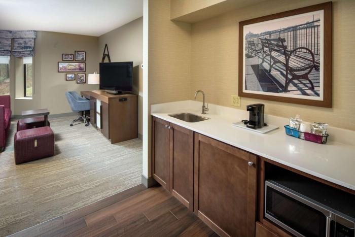 hampton inn and suites binghamton vestal
