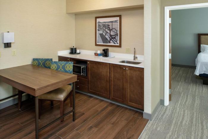 hampton inn and suites binghamton vestal